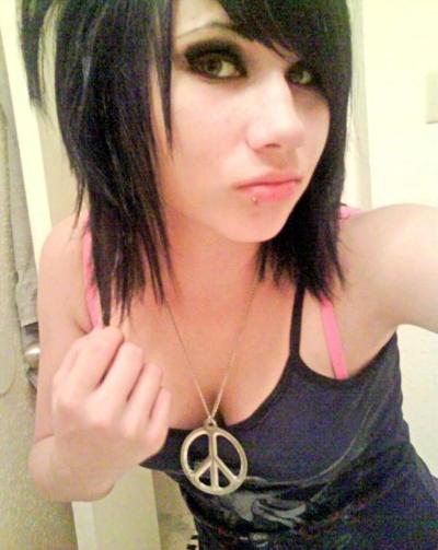 15P Selfshot emo amateur teen sluts in panties