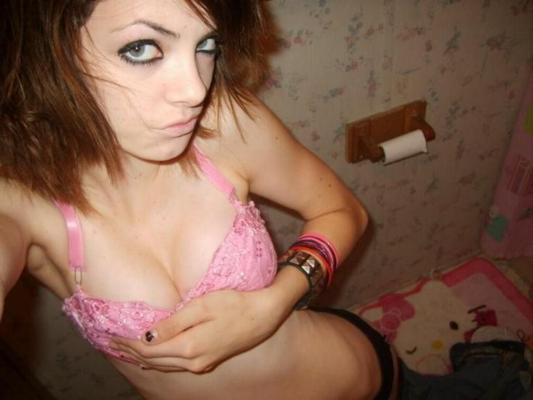 15P Emo teen girlfriends posing and selfshot pics 4