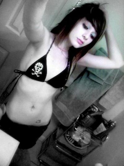 15P Emo Teen-Freundinnen posieren und Selfshot-Bilder 1
