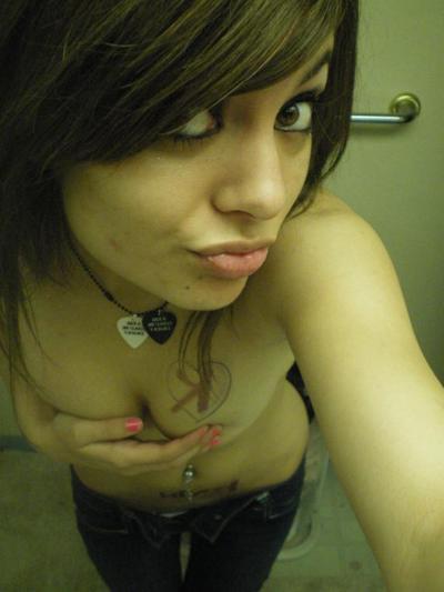 12P Slutty emo camwhore self shot pics