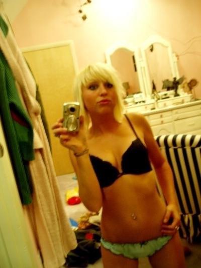 15P Emo Teen Selfshot-Bilder