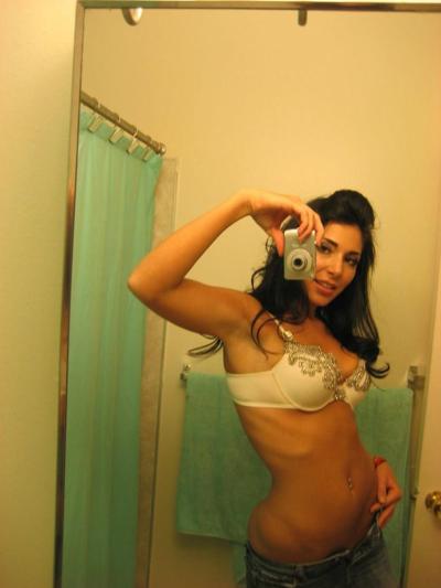 18P Brunette girlfriend takes her pics in the mirror
