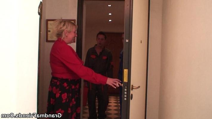 17P The guys show up to repair her washing machine and gives her granny pussy a poun