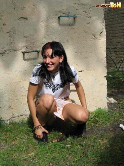 15P Slut pissing outdoors