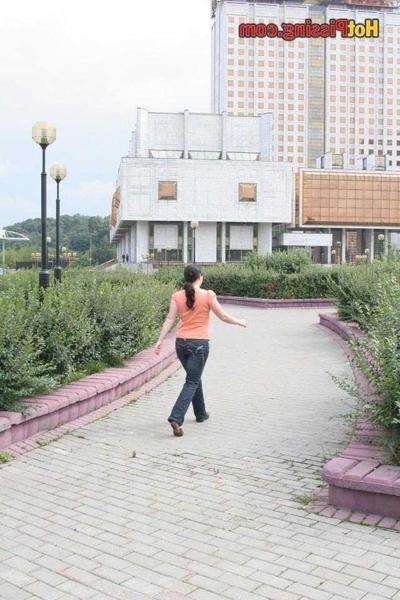 15P Slut pissing in public