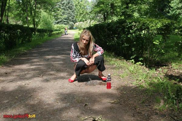 15P Young blondie with long hair has a piss in the middle of a park road
