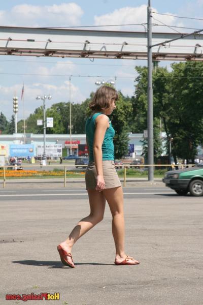 10P Thrilled chick takes pleasure in doing a wee-wee on the public parkway