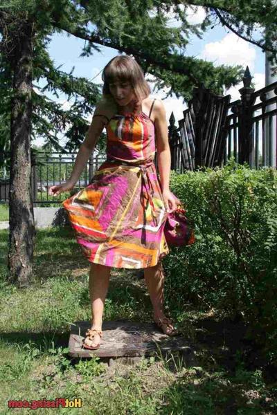 15P Slut pissing outdoors