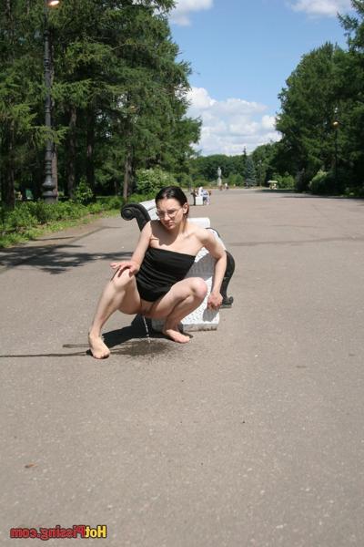 8P Summer beauty wants to piss so strong that does it next to a bench