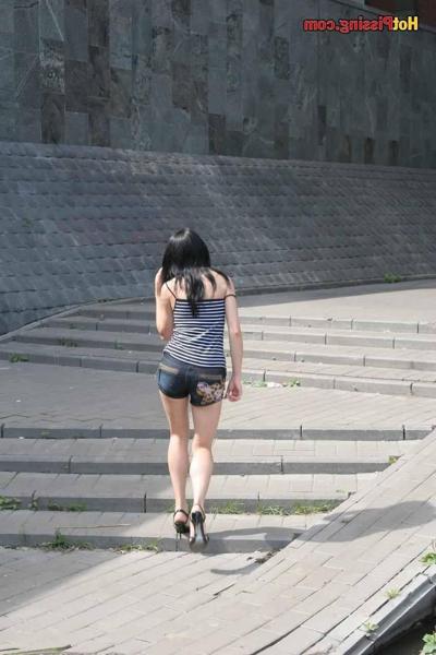15P Slut pissing outdoors