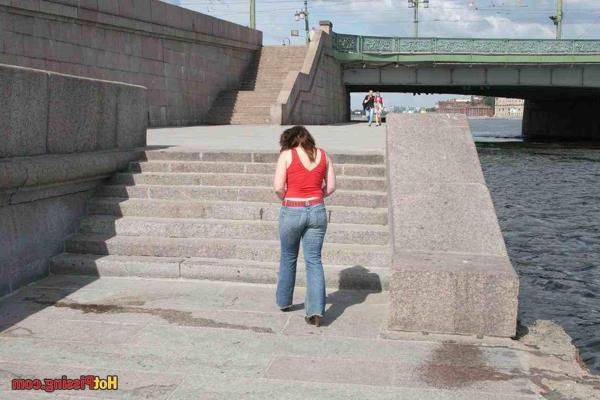 15P Slut pissing outdoors
