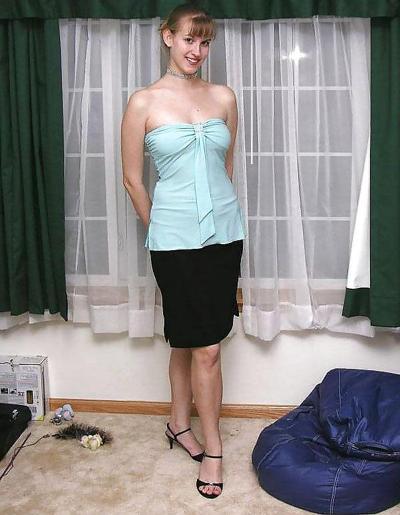 8P Young wife go to naked and pussy spread on the bed