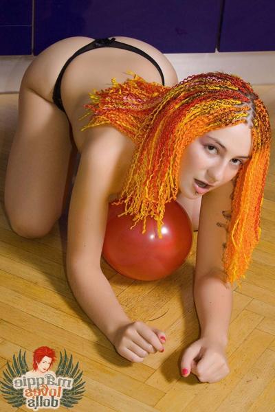 16P Orange hair alt girl balloon play