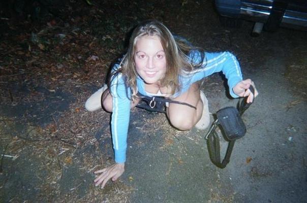 15P Amateur babe pissing outdoors