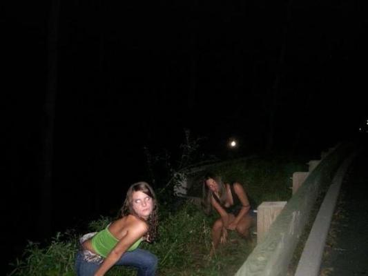 15P Hot amateur babe pissing