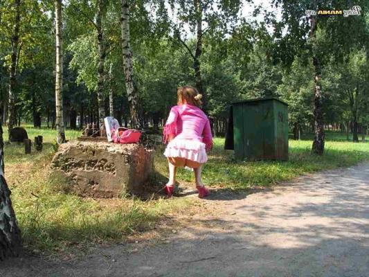 16P Girl peeing outdoors