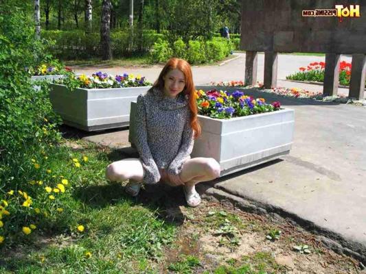 16P Redhead pissing outdoors
