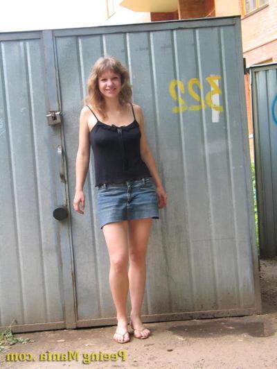 15P Amiable chick takes pleasure in bladder busting action in the open air