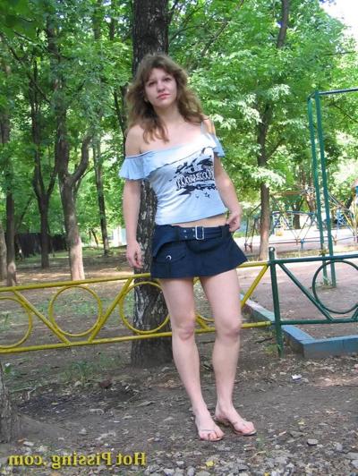 15P Pretty fair-haired girl makes a piss and flashes her pussy in the yard