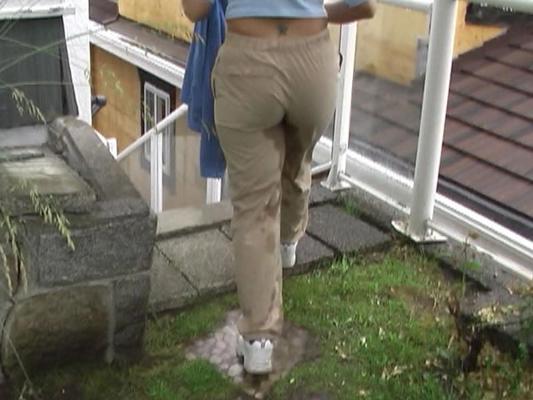 16P Hot  chick can not prevent peeing in her panties