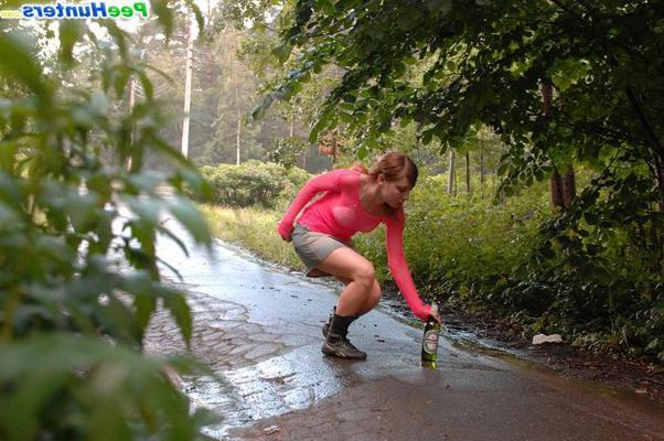 12P Drunk amateur teen pees in the middle of the road