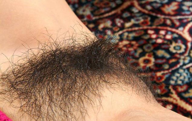 20P Lovely Asian girl spreads hairy pit