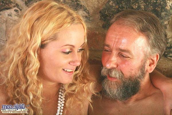 16P This pregnant babe seduced and fucked a bearded old man. .. Most Dutch girls are
