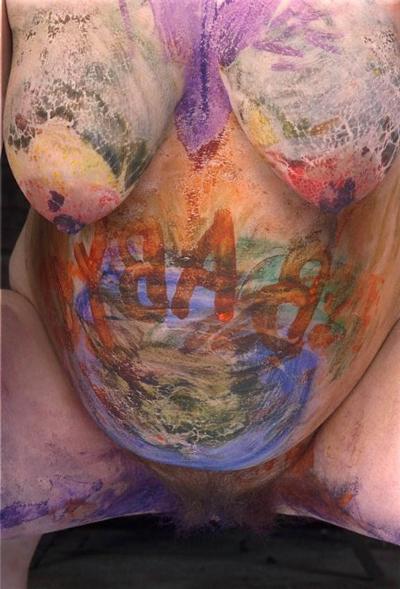20P Pregnant beauty painting her body