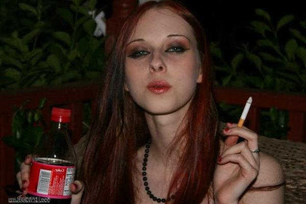 16P Redhead Goth Gal Liz Vicious Stripping at Night Spot
