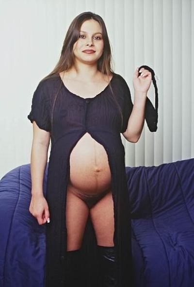 20P Barriga de grávida gigante e buceta morena peluda