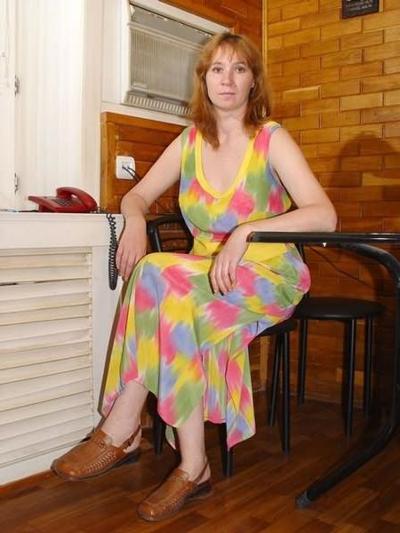 16P Milf red head spread hairy cunt in kitchen