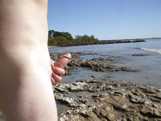 8P LAKEFRONT NUDITY!