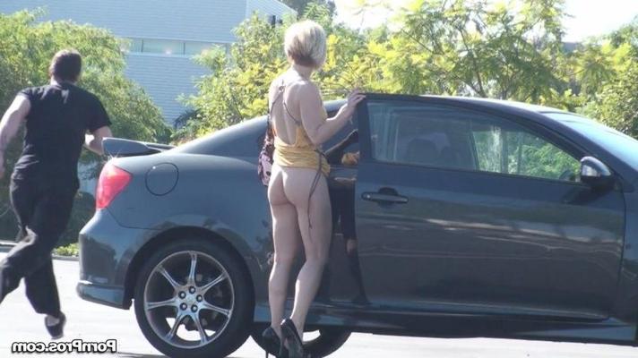 15P Pornostar Ash Hollywood wird von einem Stalker geblitzt