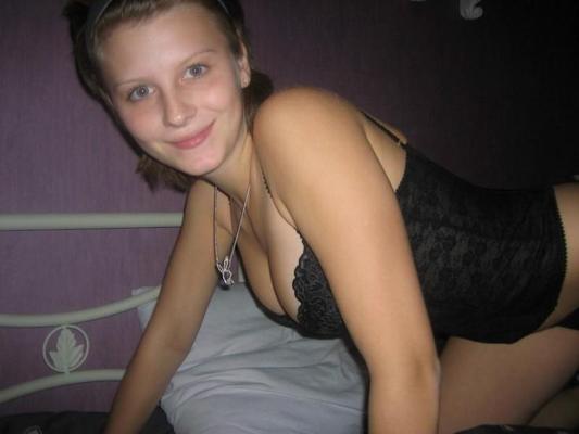 15P Amateur self shooting teens showing their bodies