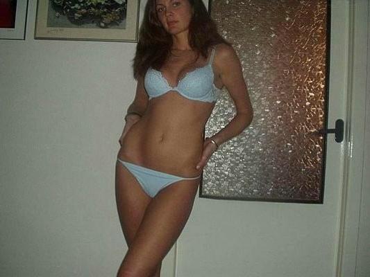 15P Amateur hot teens posing and sucking a dick hard