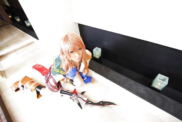 16P Cosplay nu éclair