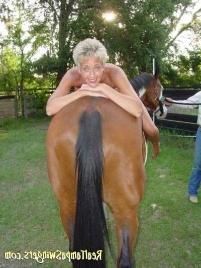 16P Sexy soccer mom Tracy takes nude photos on a member's ranch