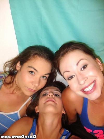 15P College babes sucking and banging cock in dorms in homemade pix