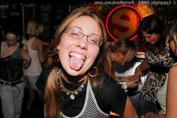 15P Hardcore-Party-Fick mit heißen, blasenden Amateuren