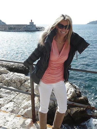 25P Sexy blond mom from facebook
