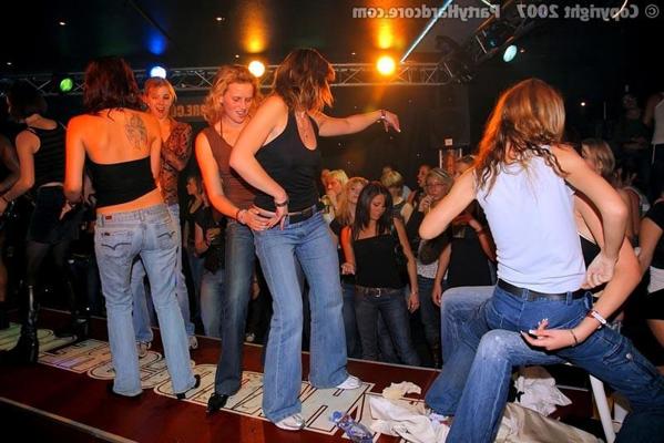 15P Naughty amateur babes fucking hard on orgy sex party