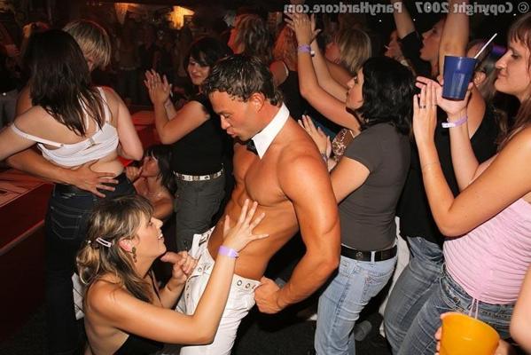15P Amateur girls fucking at the huggest orgy sex party