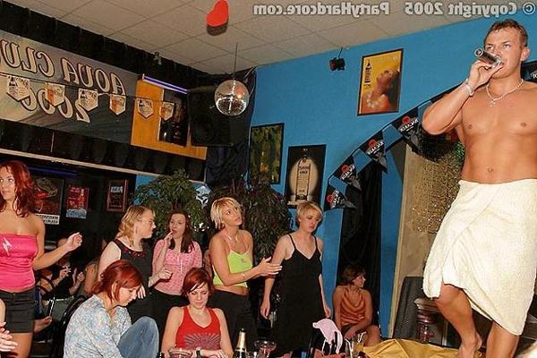15P Wild nightclub orgiy with drunk girls