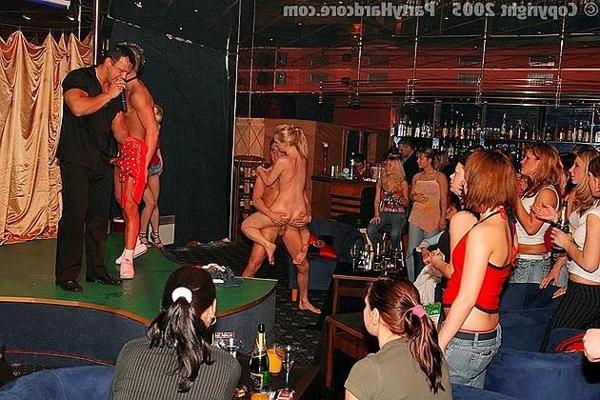 16P Wild teen girls doing strangers at club