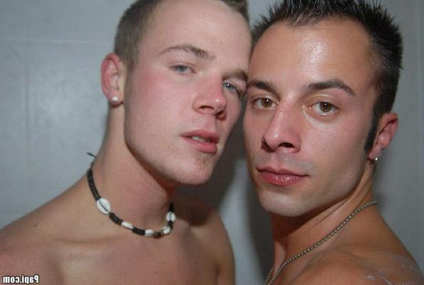 13P Action gay super chaude, découvrez ces soirées papi chaudes dans les clubs et les fêtes au bord de la piscine