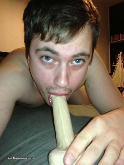 10P Collection of an amateur twink sucking his dildo