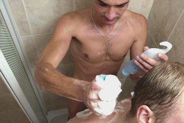 20P Blond and dark haired twinks kiss and suck passion in a shower