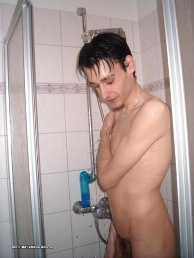 15P Pics of a skinny gay guy shaving in the shower