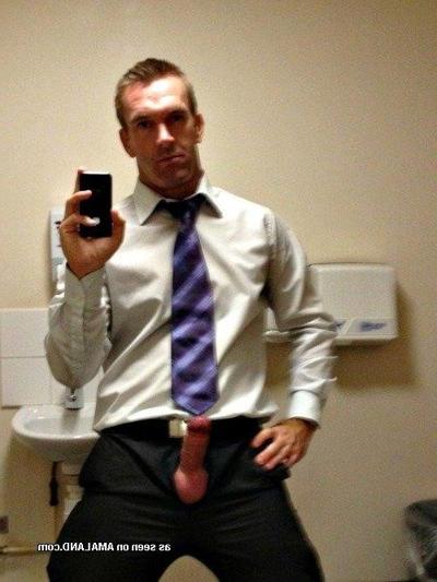 10P Camwhoring hunks showing nice abs and big cocks