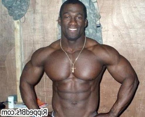 10P Big dude with big muscles showcase his goodies to the camera